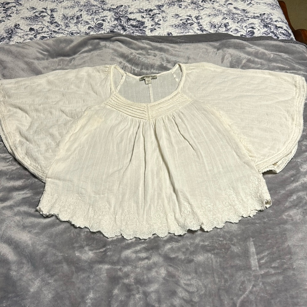 Vintage America Blues women’s batwing embroidered blouse size small